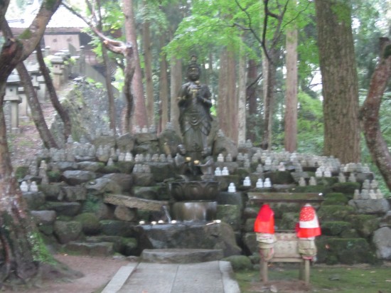 納経を終え、次の「雲辺寺」を考えました。この雨。。。せっかくのロープウェイなので今日は、ここで打ち止めとし道の駅「たからだの里さいた」に向かう事にしました。