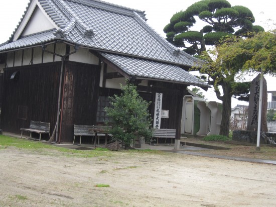 番外霊場｢札始大師堂」です。ここに到着した時には、激しく雨に打たれていました。。。(^^；　番外霊場を熱心に回っている「和？？」さん名前忘れた(^^；の話を、ここで、聞きました。番外「青木地蔵」によく居らっしゃるそうです。そんない遠くないので、会いに行ってみよ