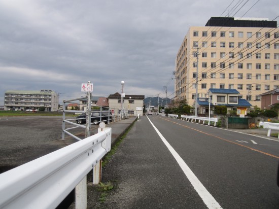 雨がやみ、浄土寺を目指します。