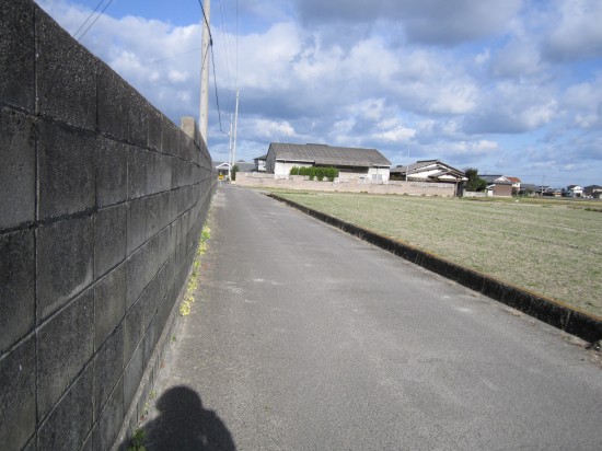 横風に煽られ。左の壁にワンタッチ。ふ~