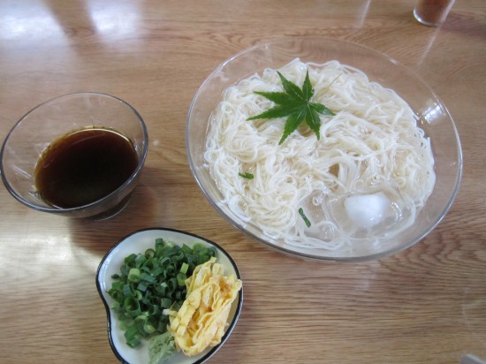 お昼ごはん。約３時間、石手寺に滞在(^^；