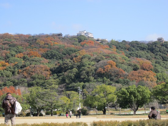 堀端を歩きながら帰路へ。今からまた新たな「自分の旅」が始まります。