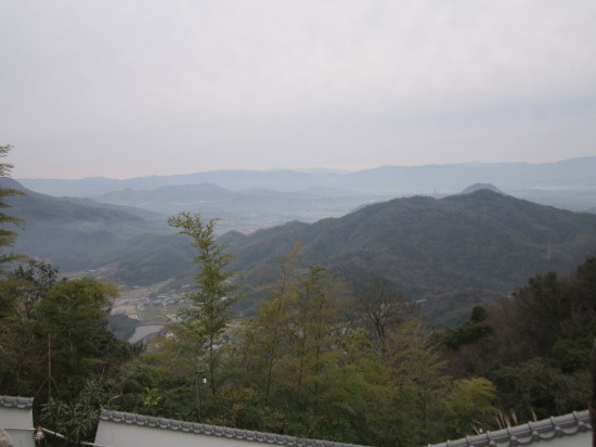 高い！天気がよければ最高なんだろうな。