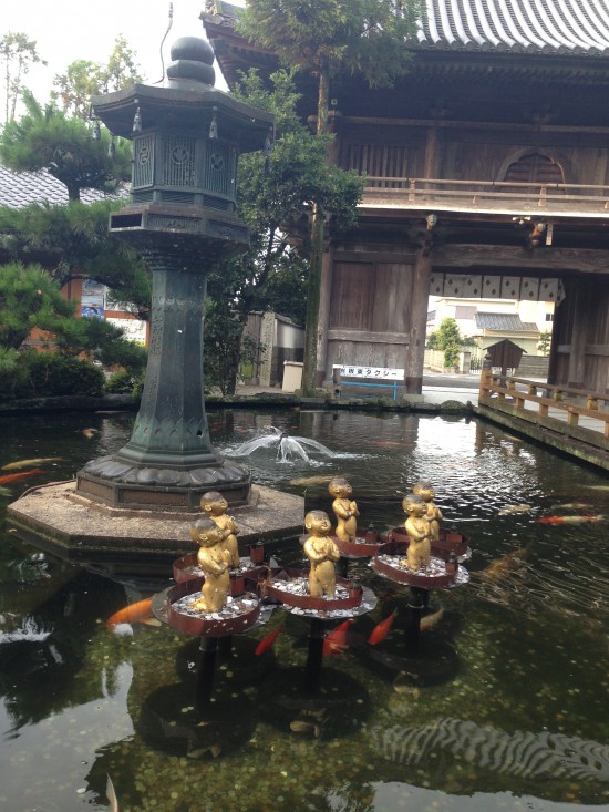 朝、6時に「霊山寺」到着。前回、お礼参り時に納経はすませていたので、経のみ納めさせて頂きました。