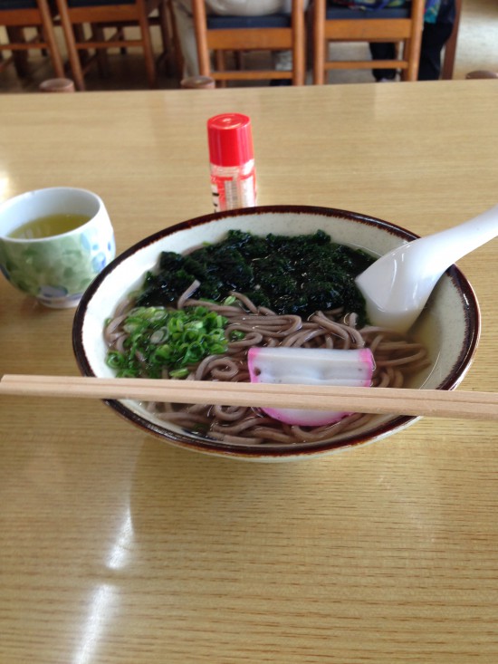 「竹林寺」前のお店で。「四万十青さのりそば」を頂きました。前回はうどんでしたけど、そばもおいしいです(^^v