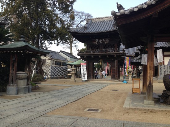 「円明寺」到着。こちらは、それほど人おらず。遭遇したお遍路さんは「太山寺」より３人。少ないなー。やっぱり皆さん、1番からかな？