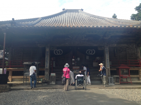 今回は、ガイドさんをお願いして参拝です。地元ガイドはさすがに違う。室戸観光協会かなりお勧めです。「中岡慎太郎像」すぐ右横です。