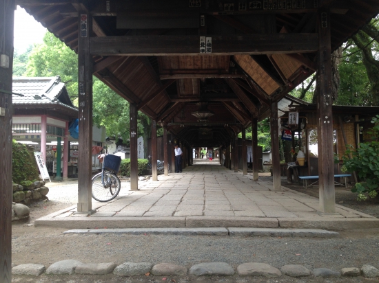 「空海の足音　四国へんろ展　愛媛編 」の後に「石手寺」へ昼食に「石手寺」からもかなり出展されてました。あんなにいっぱいあったのか(^^；っと思うくらい。