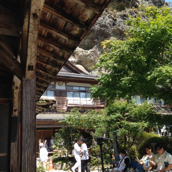 この日は、前日移動したのにほぼ一日中。「岩屋寺」さんで過ごしました(^^；　たくさんの方が参拝されておりご苦労さまです。