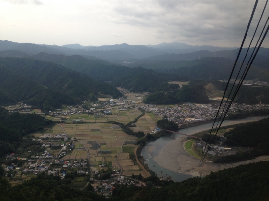 今年の夏は台風で大変な事に、今までにないくらい浸水したそうです。ここ「太龍寺」に初めて来た時も台風で本堂が仮本堂でした。台風の災害で