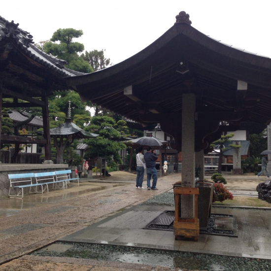 「西林寺」で一番落ち着く場所(^^；　昨日、宿でご一緒させて頂いた歩き遍路さんをご案内できたのでよかった。そろそろ結願されてるかな？