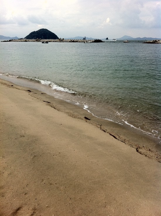 道の駅「風早の郷」近くの海岸線です。