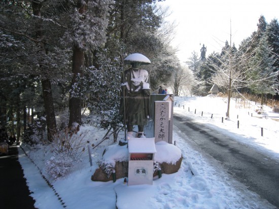 雪化粧のお迎え大師様