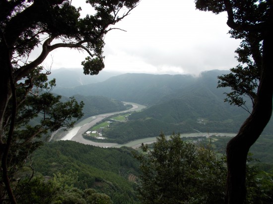 ８：２０頃、登山道（遍路道）からの眺望。かなり上ってきた。