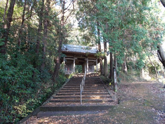 11:20第３５番札所清瀧寺の山門に到着する。