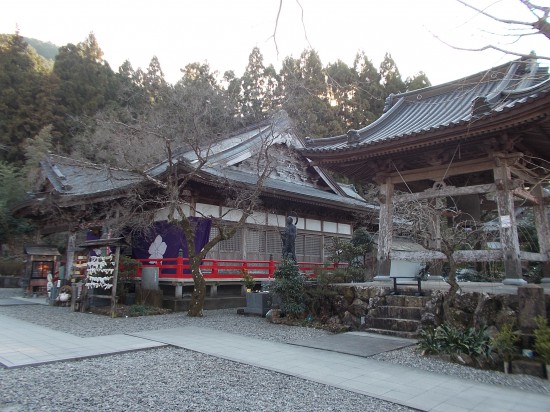 岩本寺の境内