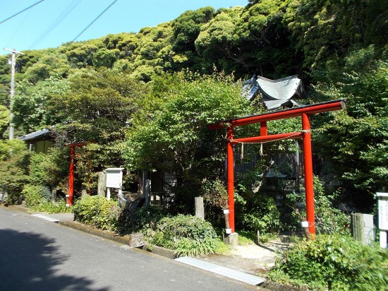 月山神社参拝。かつて、月山神社は、月守山月光院南照寺という修験の寺で番外札所とされていた。太子堂は、天井画で有名である。