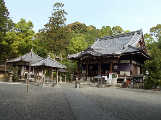 延光寺の境内