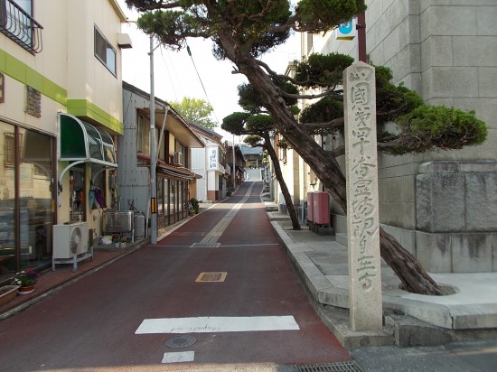 16:00頃、観自在寺参道からお寺に向かった。