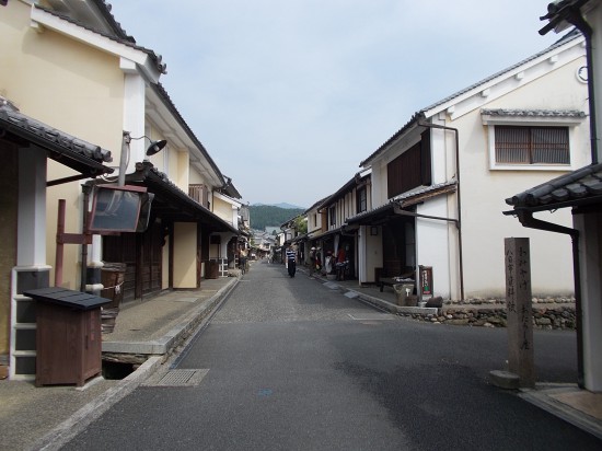 10時頃、内子町八日市護国の街並みを歩く。