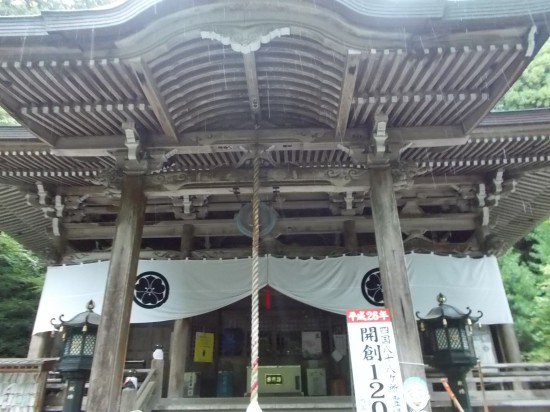 大寶寺本堂、十一面観音が祭られている。