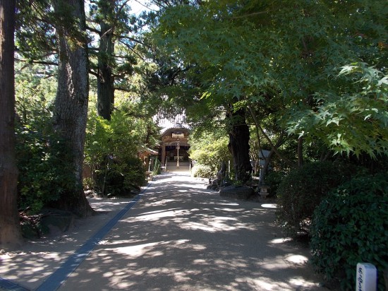 　浄瑠璃寺の境内