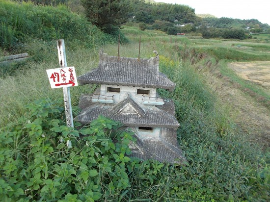 　八坂寺への道標