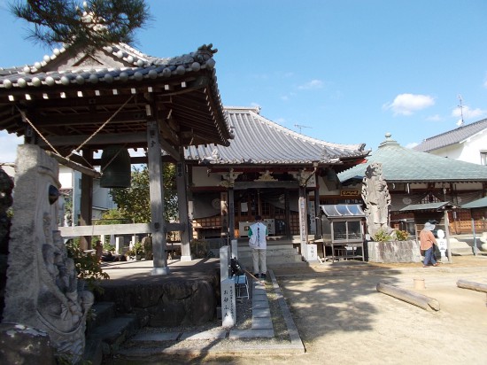 9:20第47番八坂寺から20分ほどで別格第9番文殊院に到着した。