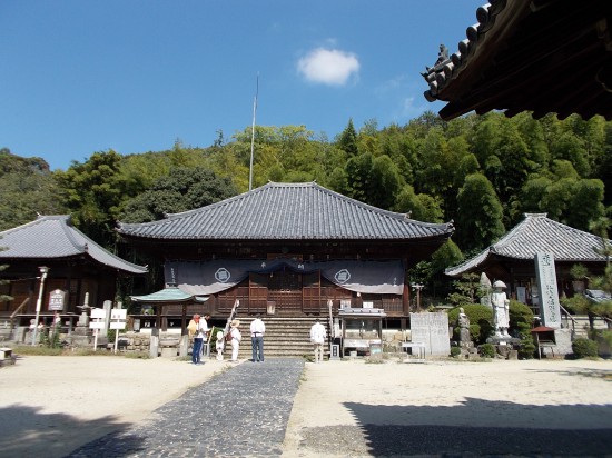 浄土寺の境内。本堂は、国の重要文化財に指定されている。