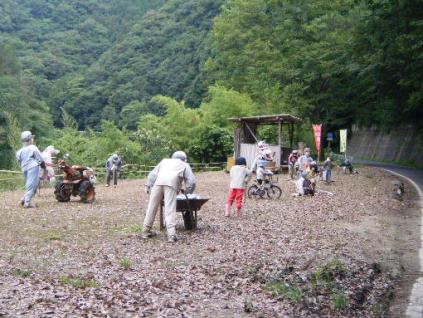 さらに上流へ・・・・民家の無い場所なのに、リアルな案山子に(マジ)ちょっと焦る。