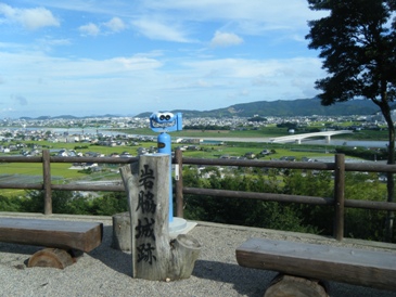 取星寺の坂を登りきった所の駐車場は、岩脇城跡。　検索すると、意外と家のそばに城跡あったりします。 