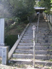 荷物の重さがヒザの痛みに圧し掛かる・・・・・気持ちで負けないように。