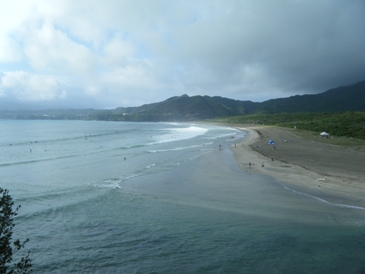 大岐の浜。　ここ、マテ貝が取れるんですって。