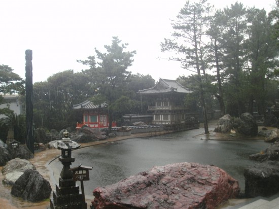 雨に煙る金剛福寺、ここが観音様の浄土か!