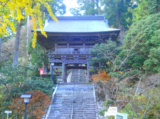 太龍寺の鐘楼堂。本堂は翌日12月1日から御参りが出来るそうです。ざんねん・・・・・・!!