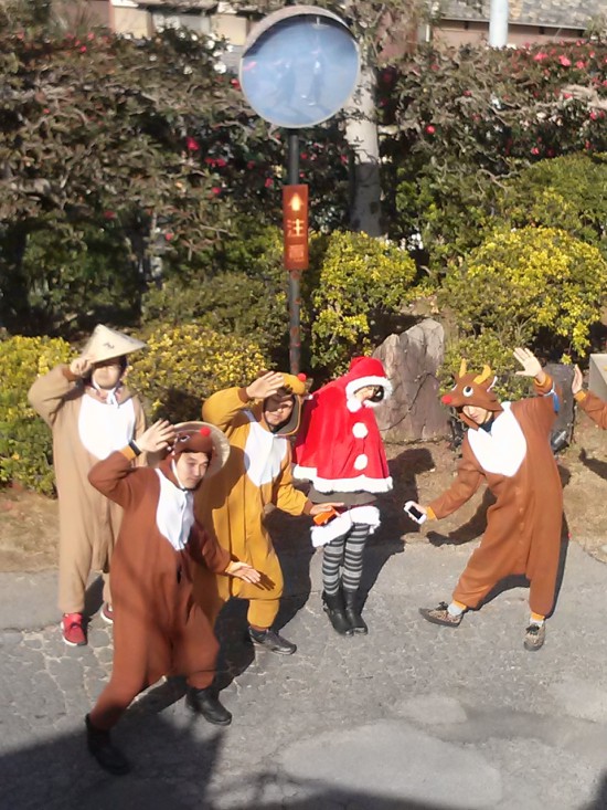 郷照寺で出会ったサンタクロースとトナカイたちのへんろ!!。関東から来たみたいだ。