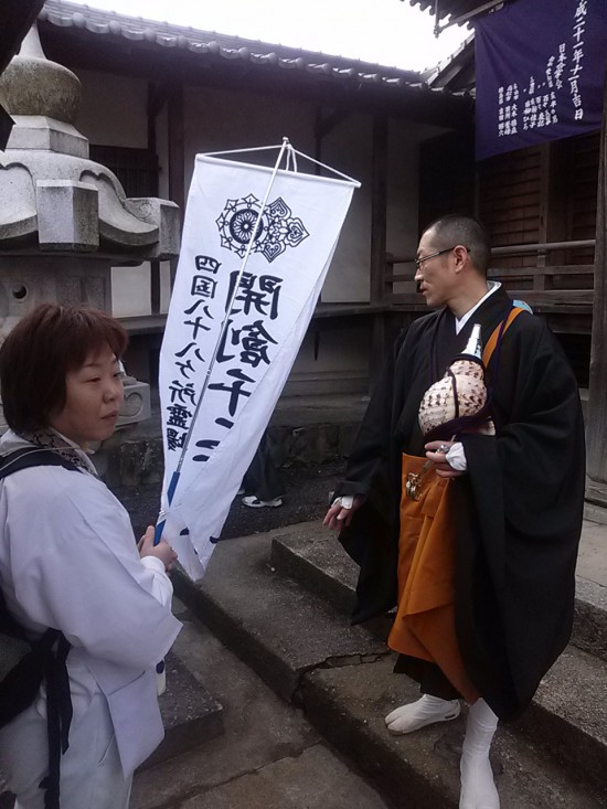 今回先達を務める47番八坂寺住職。外に岩屋寺さんや清滝寺住職など多数参加した。