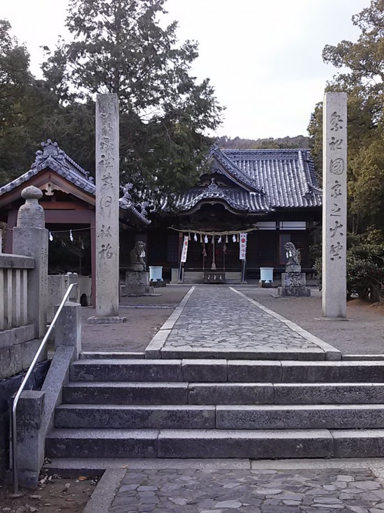 明治の神仏分離で崇徳上皇社は白峰宮とされた。天皇寺にお参りのさいはこちらも立ち寄ってみては!?