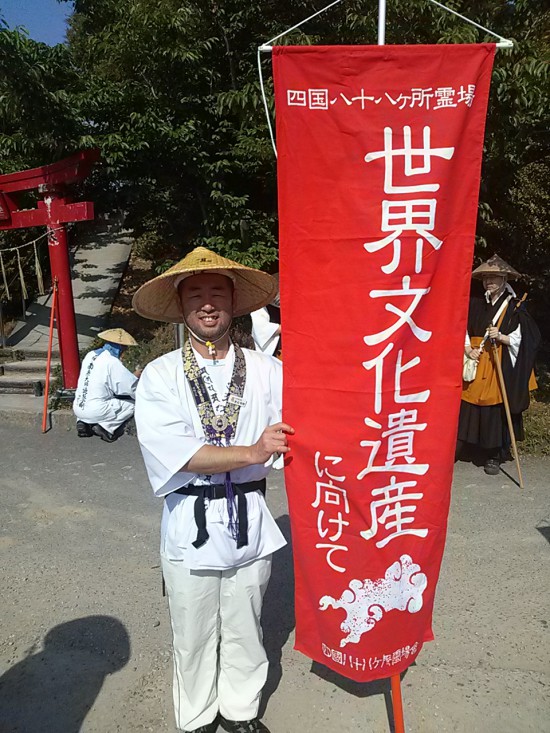 今回から世界文化遺産の幟が増えました。1200年祭の幟と合わせて、幟だらけです。