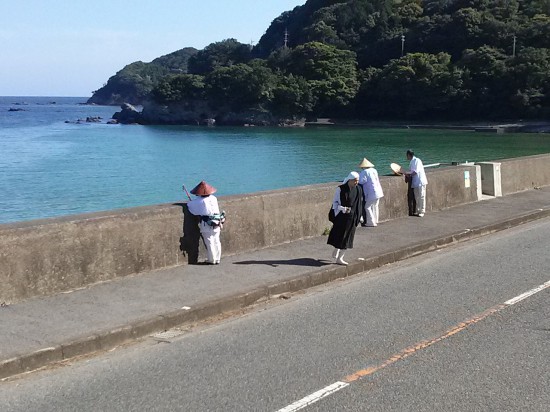 田井ノ浜あたりで小休止!! ほっとするひととき・・・。