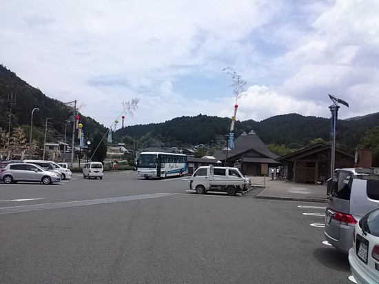 道の駅神山で弁当を買って食べました。おいしかったですよ! 外はうだるような暑さです。
