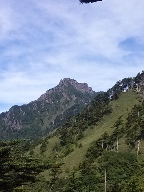 土小屋ルートから見た石鎚山。なかなか雄大な景色です。
