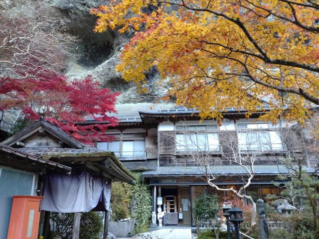 第４５番「岩屋寺」紅葉が奇麗でした