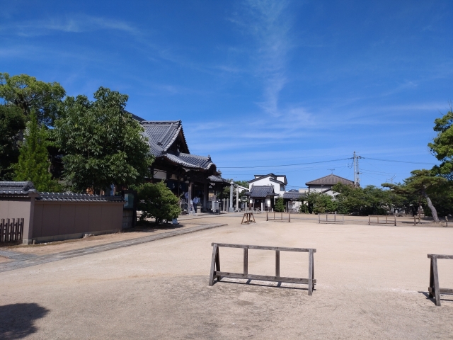 第８７番「長尾寺」の境内