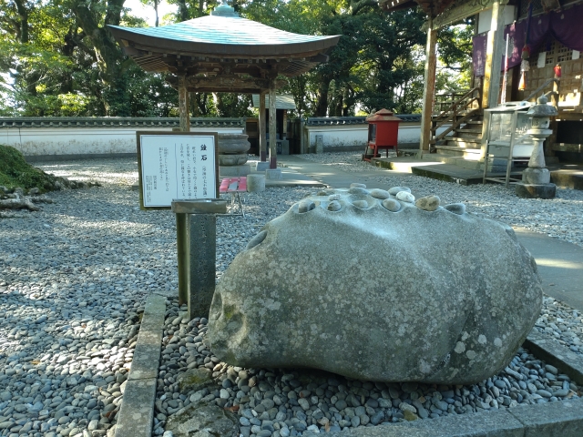 第２４番「最御崎寺」の鐘石で、いつもいい金属音を響かせます