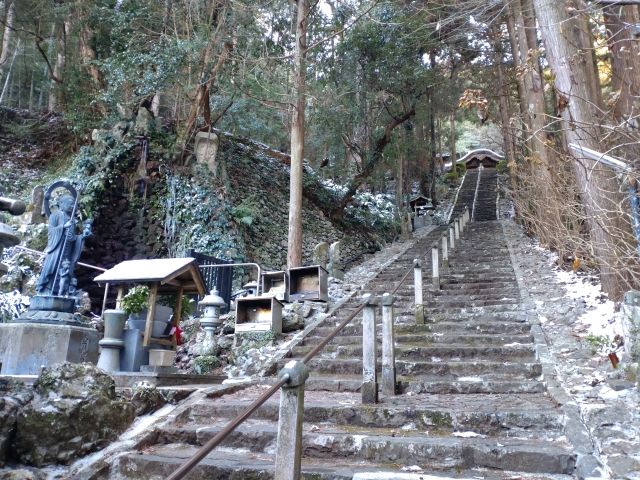 第３６番「青龍寺」本堂への階段