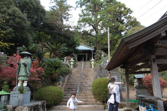 恩山寺の本堂とお迎え大師様