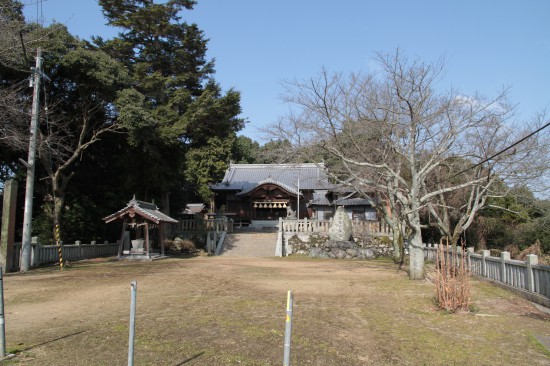 石清水八幡宮　境内から社殿を望む