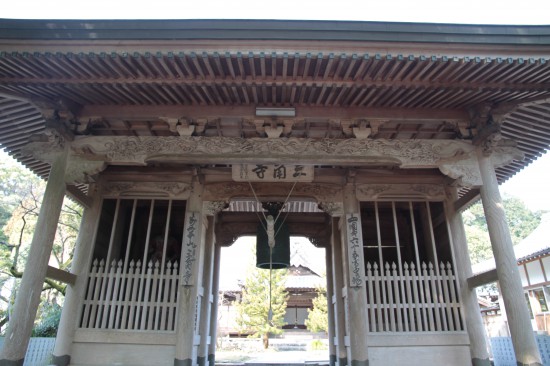 三角寺の仁王門