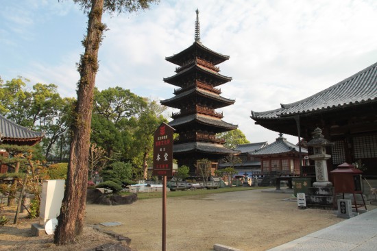 本山寺のシンボル　五重塔
